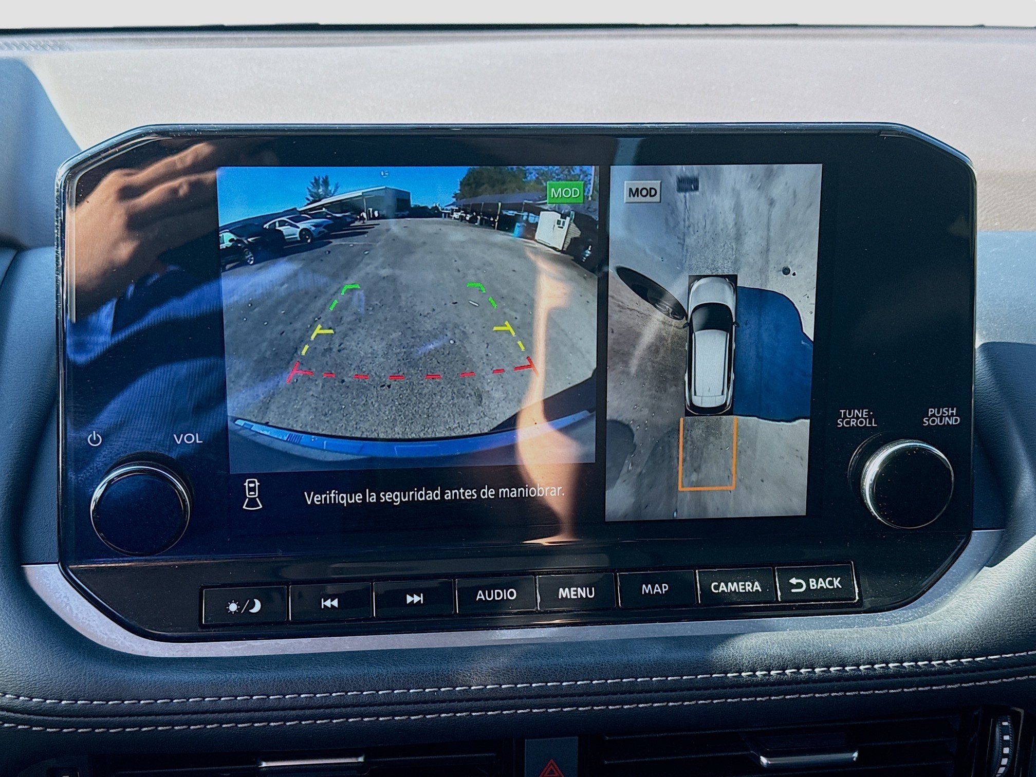 Used 2023 Nissan Rogue SL w/ SL Premium Package image 13