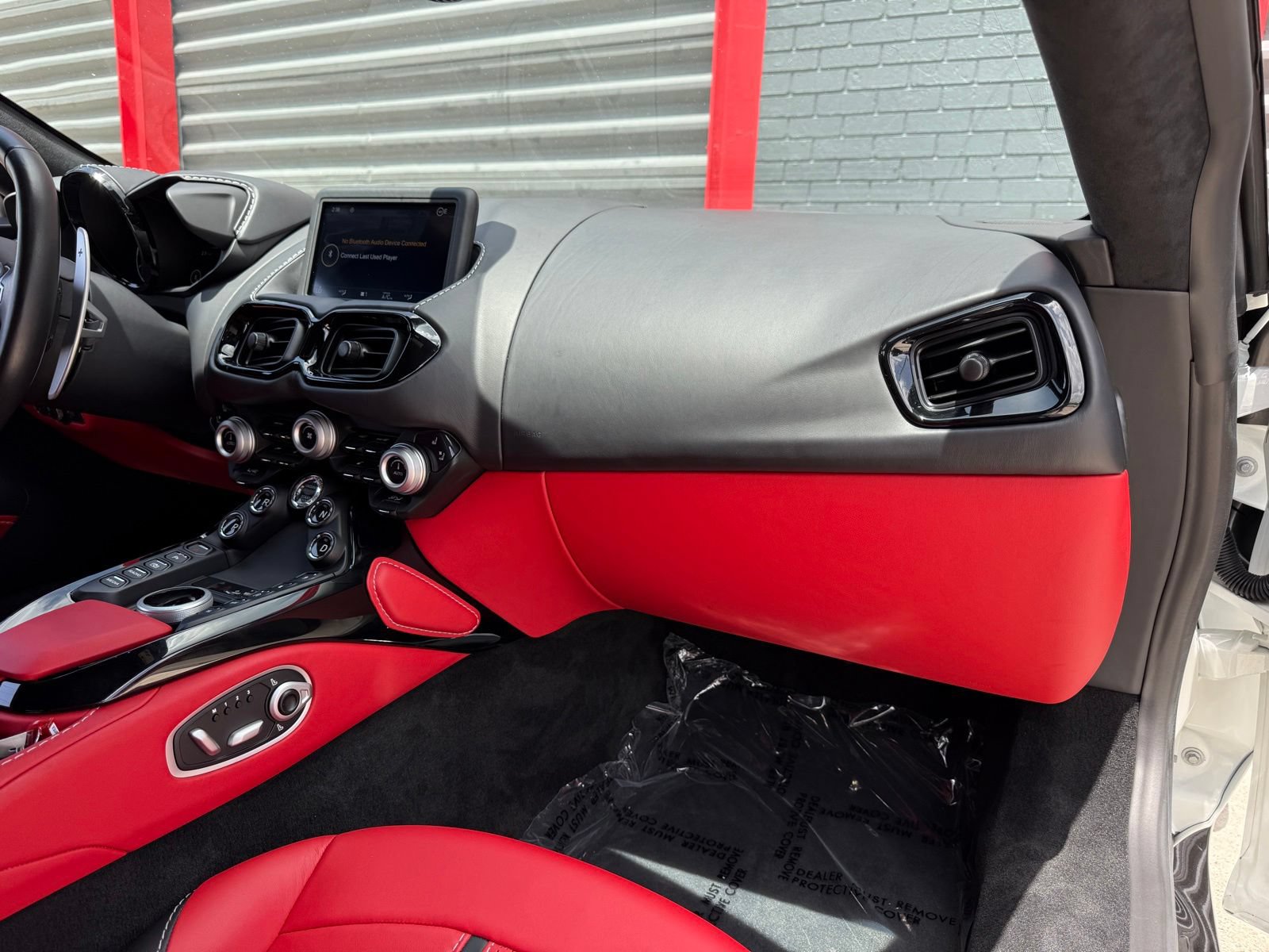 Used 2023 Aston Martin V8 Vantage Coupe RWD image 30