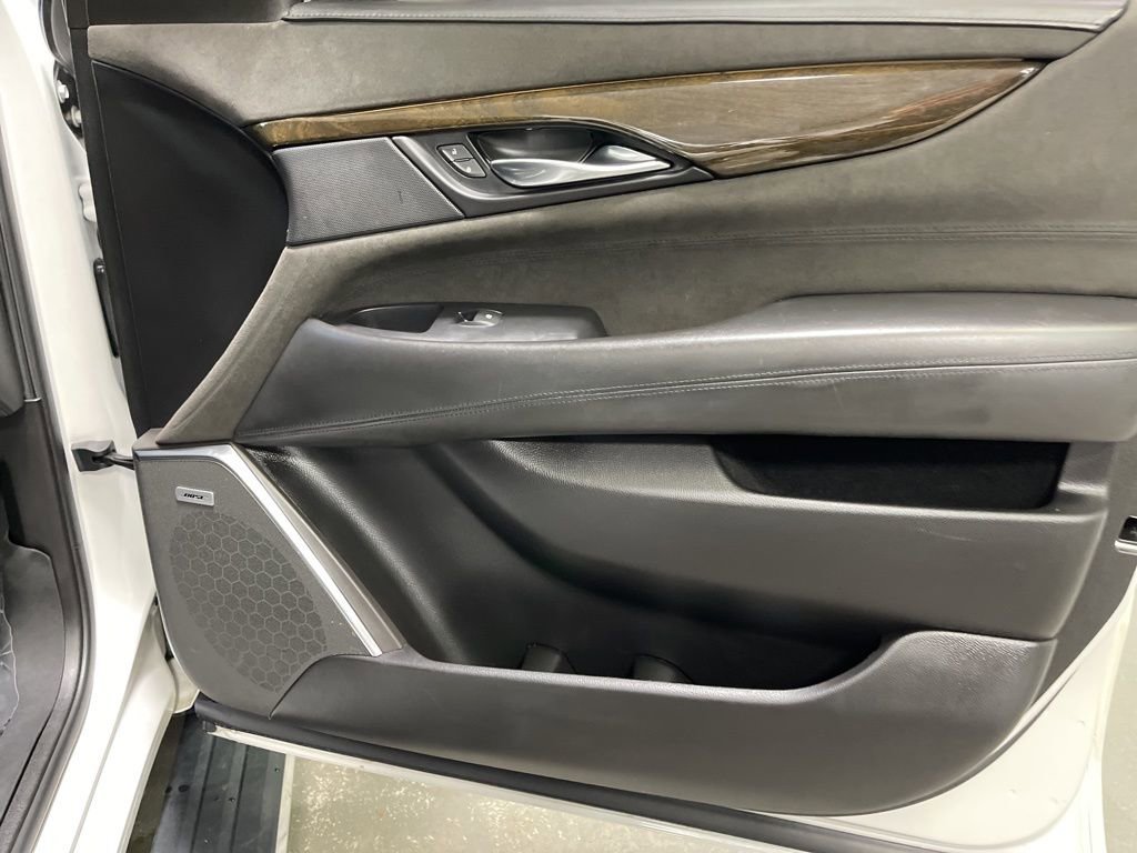 Used 2019 Cadillac Escalade Platinum AWD/4WD image 12