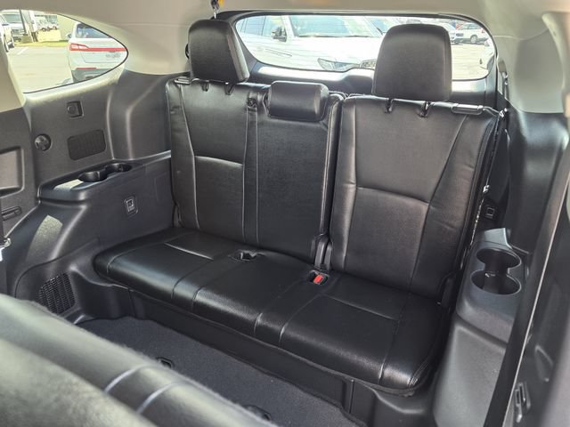 Used 2022 Toyota Highlander L FWD image 19