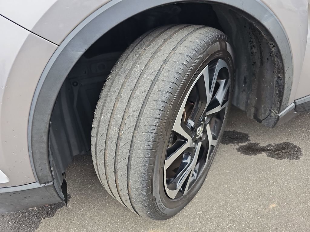 Used 2018 Toyota C-HR XLE image 28