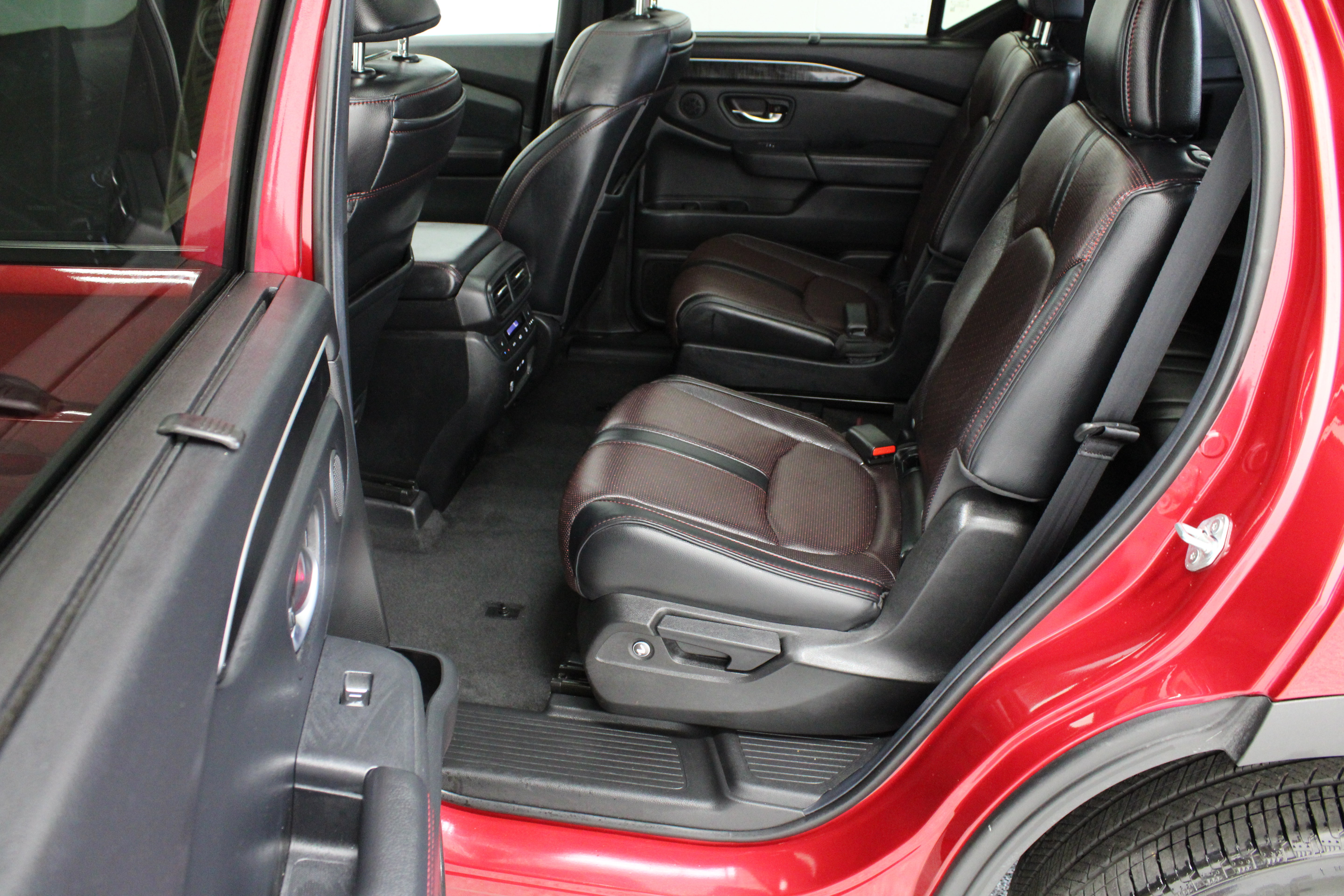 Used 2025 Honda Pilot Black Edition image 31