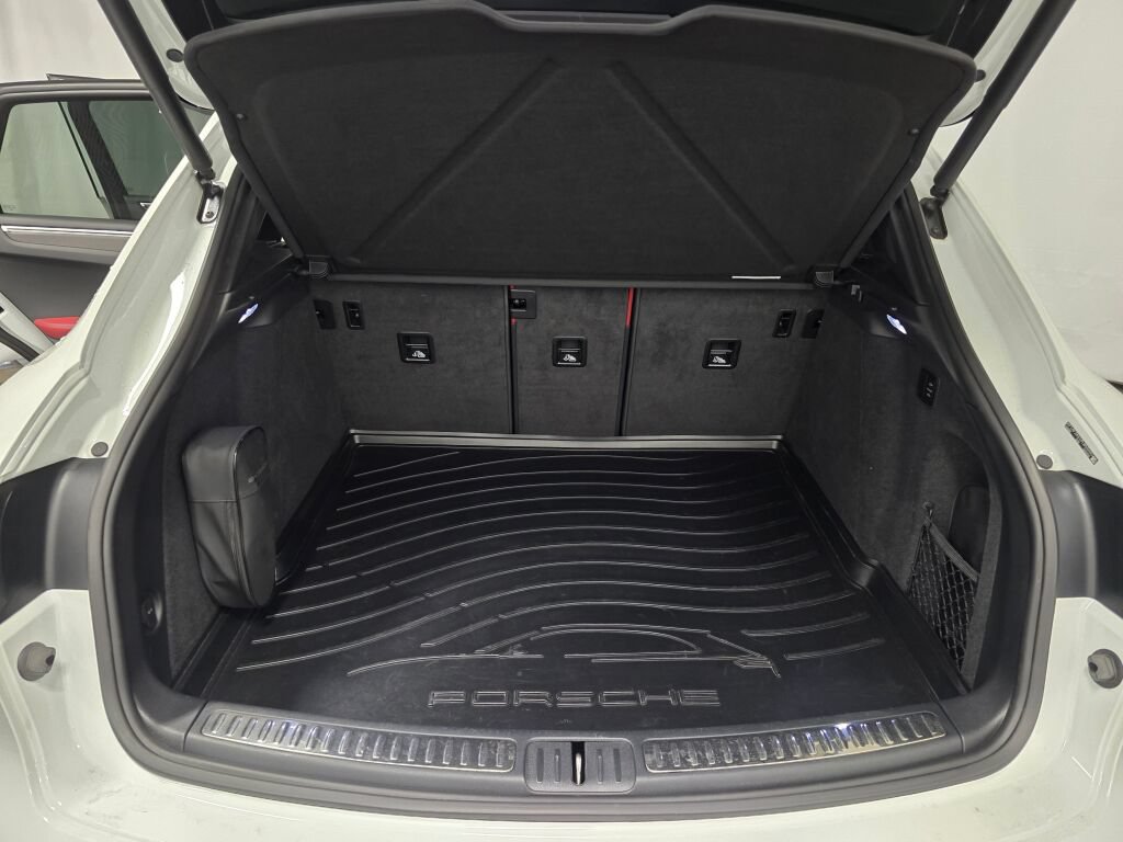 Used 2023 Porsche Macan GTS AWD/4WD image 12