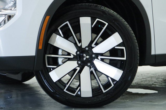 New 2026 Mitsubishi Outlander SE FWD image 3