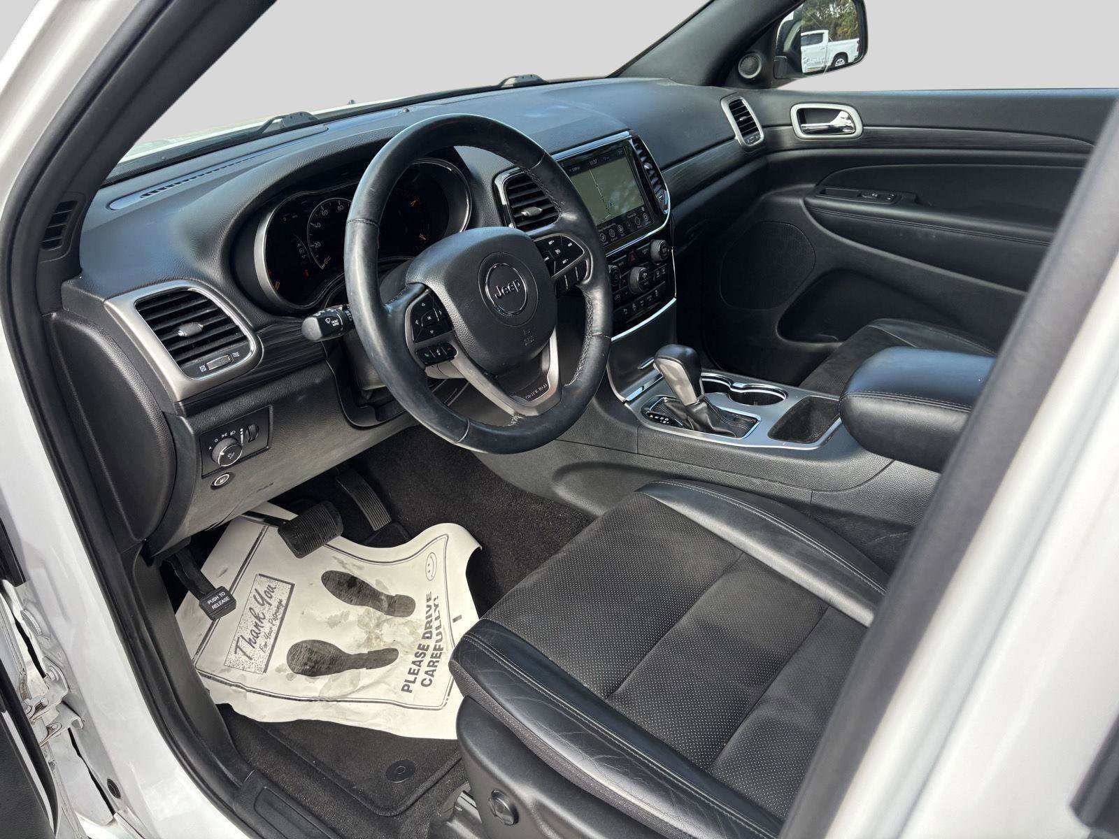 Used 2022 Jeep Grand Cherokee Laredo X image 8