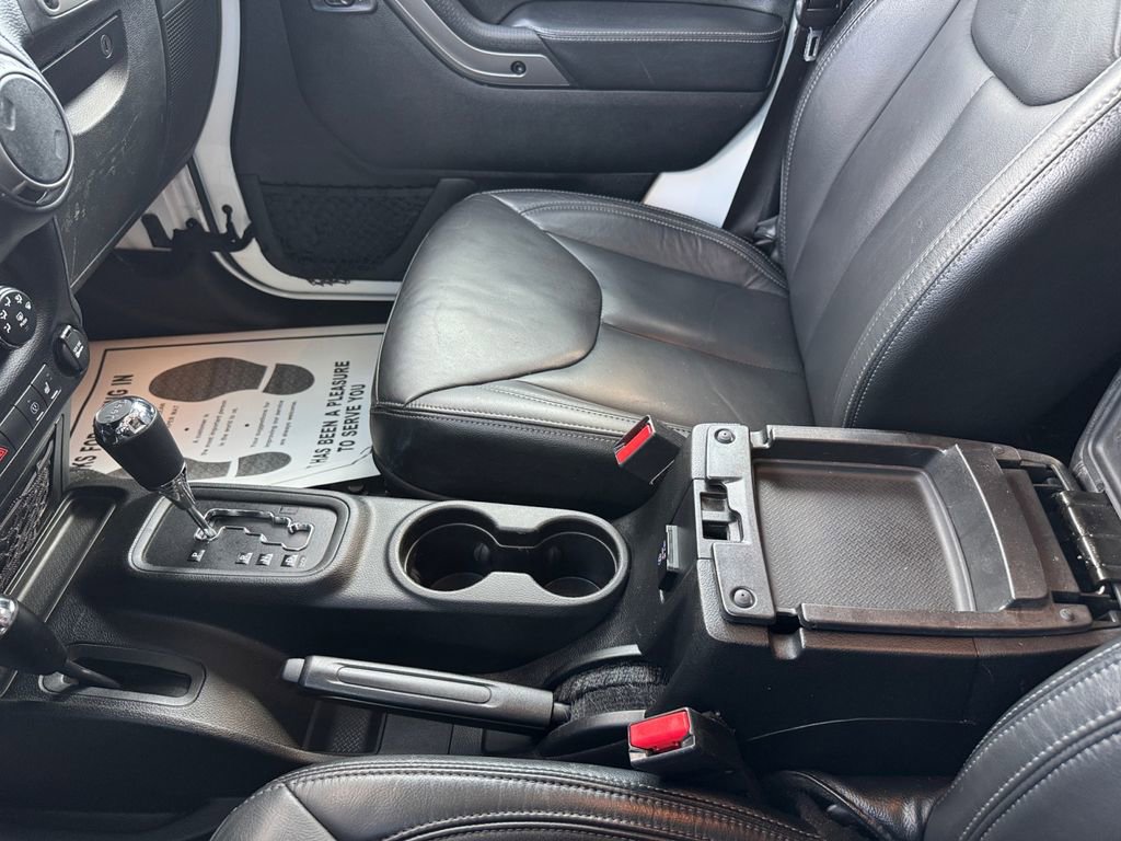 Used 2018 Jeep Wrangler Unlimited Sahara w/ Dual Top Group AWD/4WD image 18