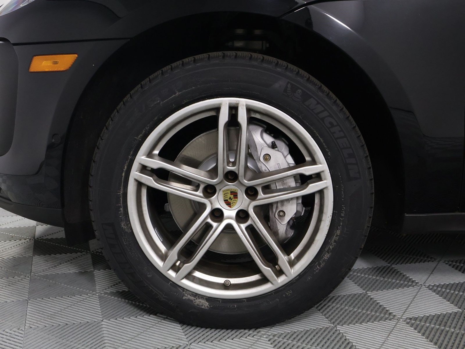 Certified 2023 Porsche Macan AWD/4WD image 30