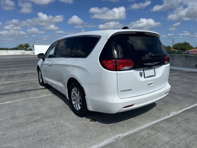 Used 2023 Chrysler Voyager LX FWD image 14