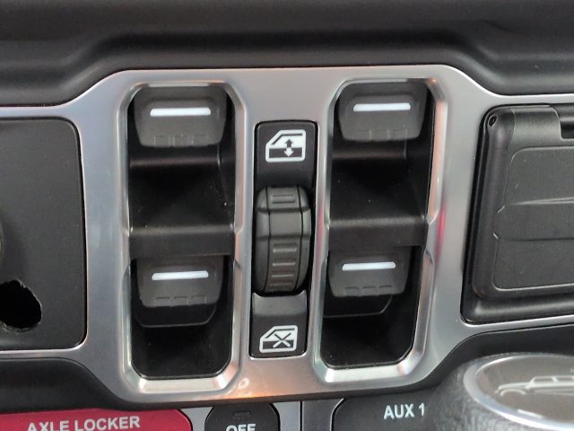 Used 2024 Jeep Gladiator Mojave w/ Technology Group AWD/4WD image 26