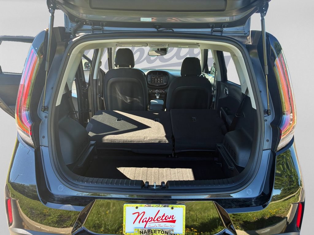 Certified 2025 Kia Soul LX w/ LX Technology Package FWD image 28