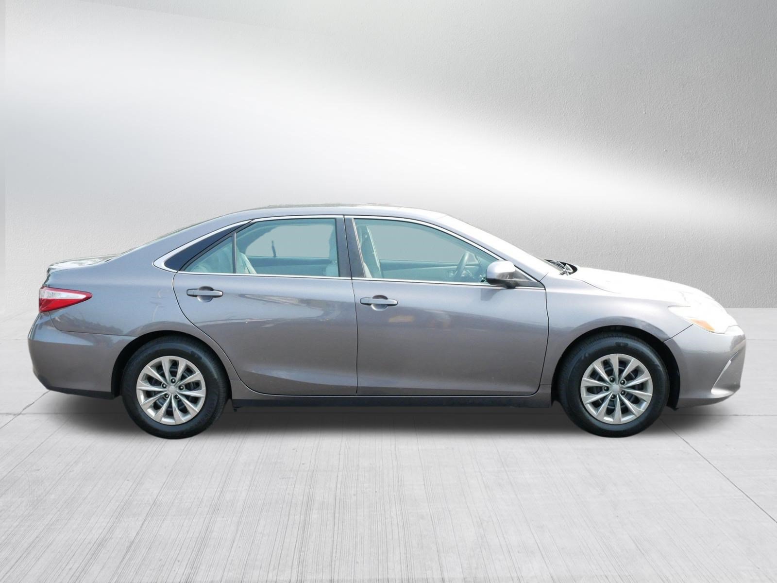 Used 2015 Toyota Camry LE FWD image 8