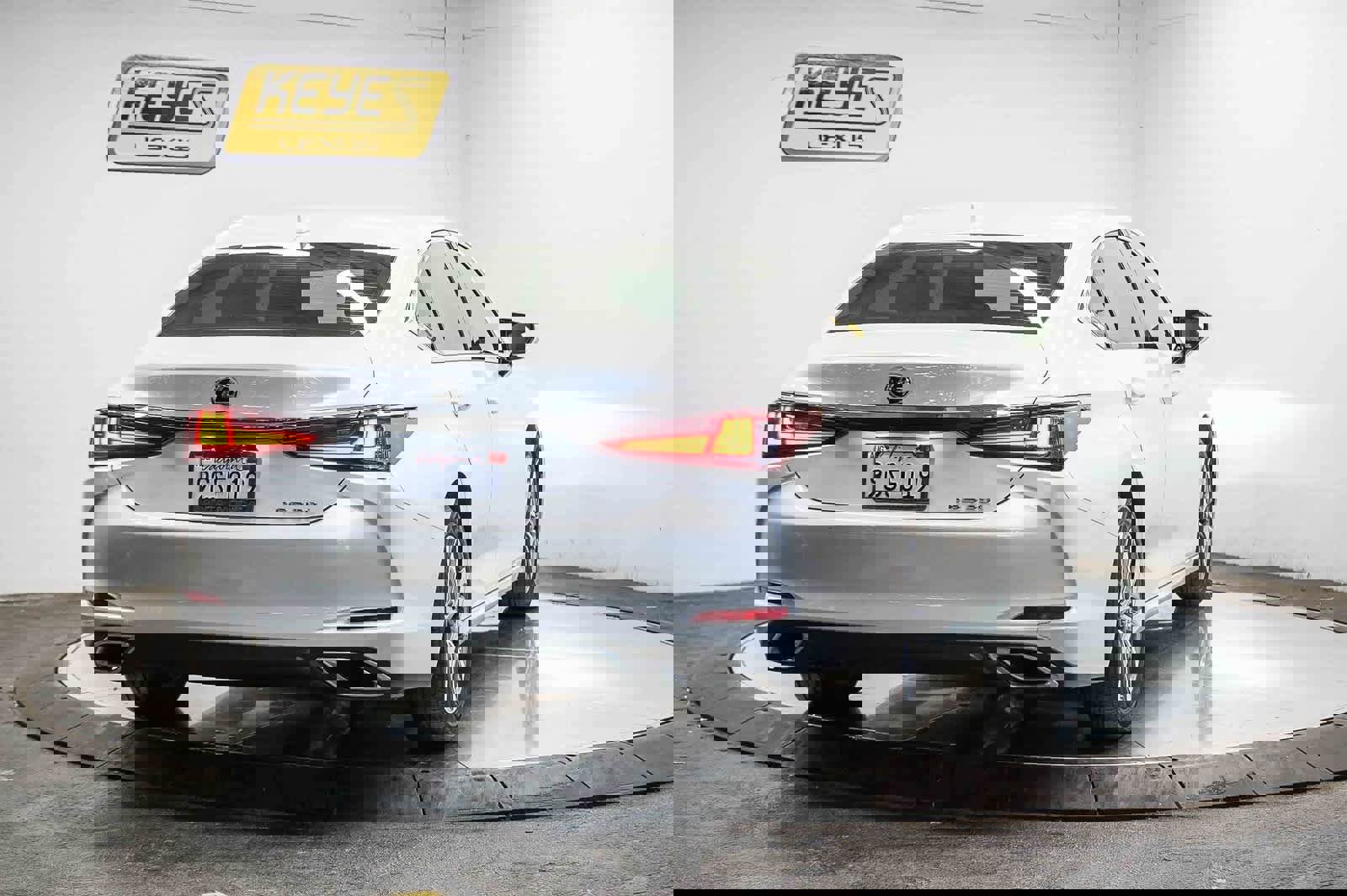 Used 2022 Lexus ES 350 image 4