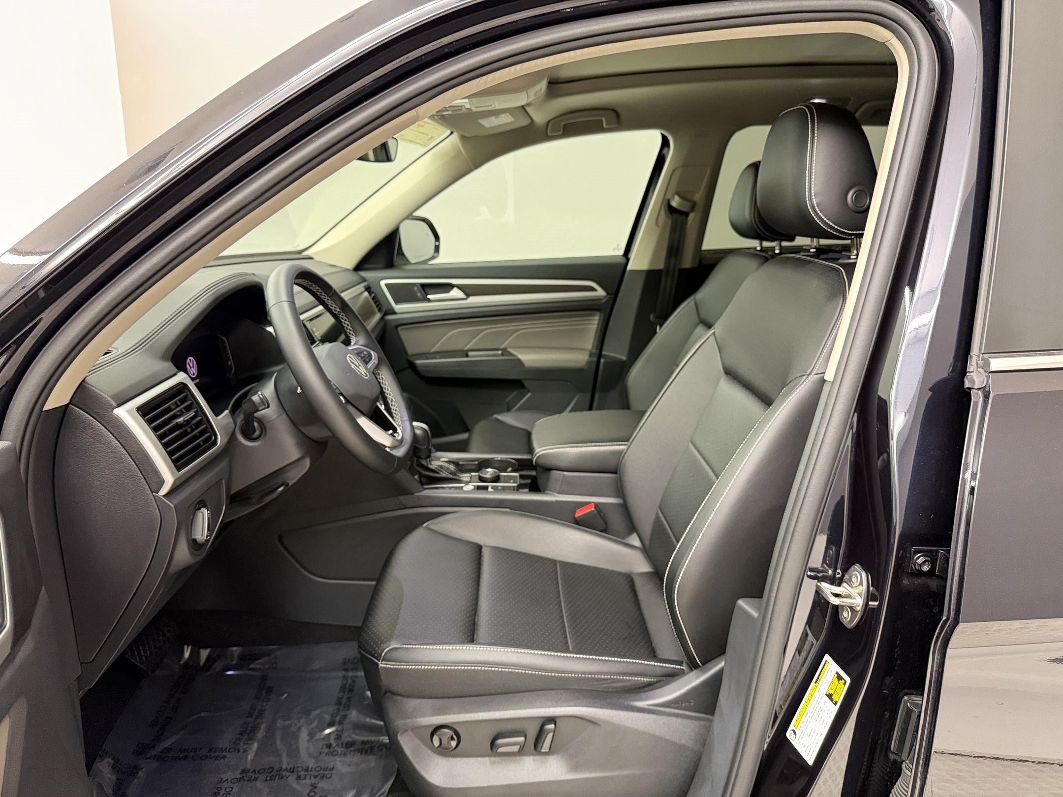 Used 2023 Volkswagen Atlas SE w/ Panoramic Sunroof Package AWD/4WD image 5