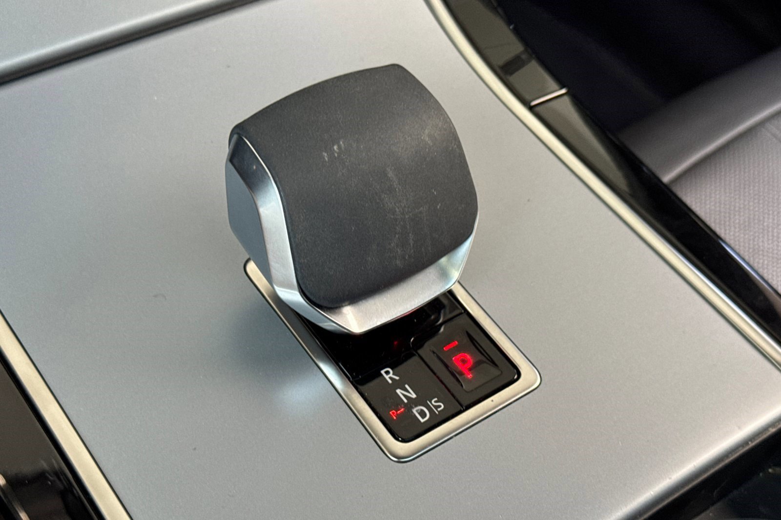 Used 2025 Land Rover Range Rover Evoque S image 17