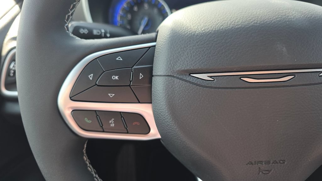 New 2027 Chrysler Pacifica Select FWD image 32