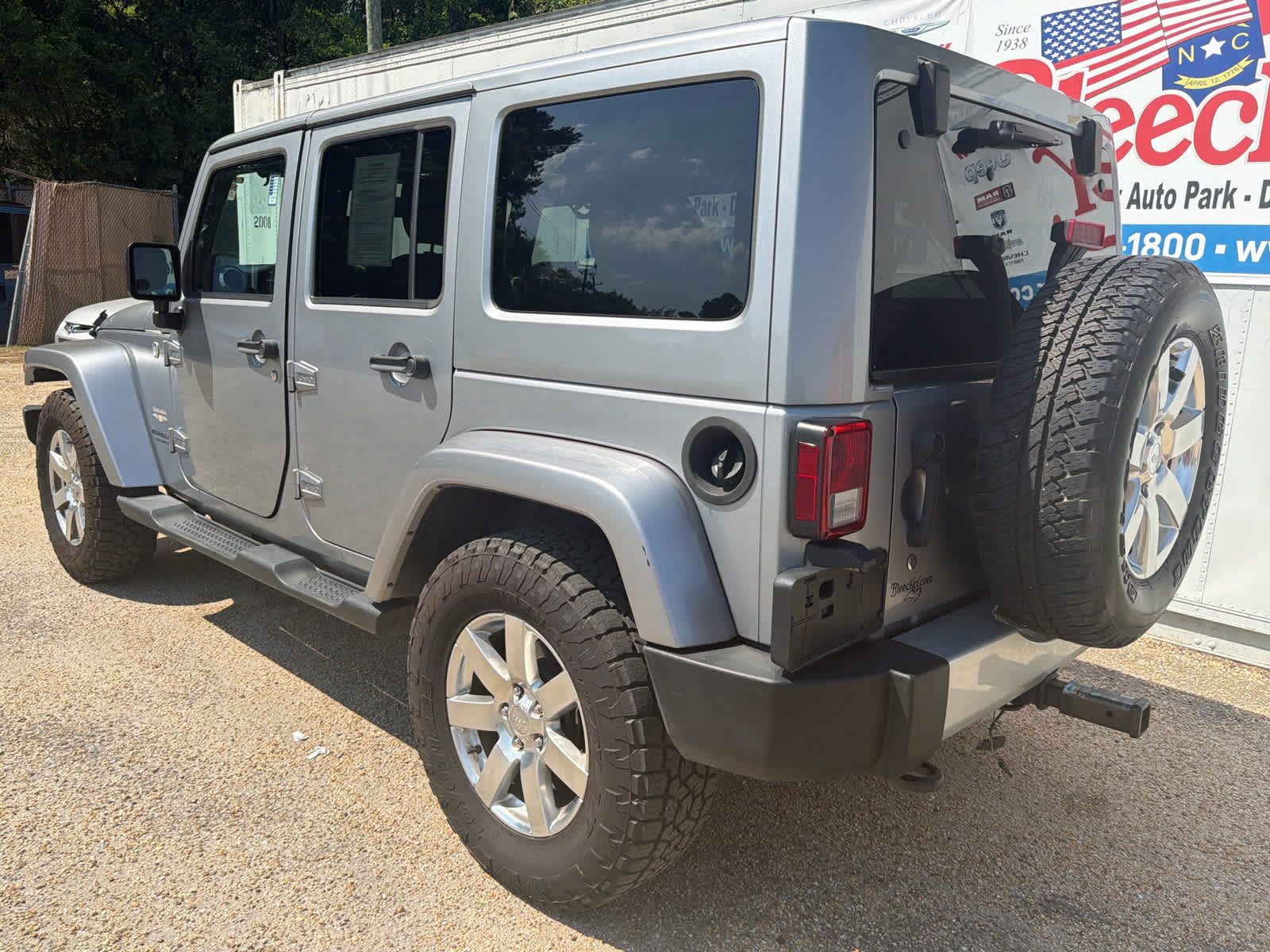 Used 2013 Jeep Wrangler Unlimited Sahara AWD/4WD image 8