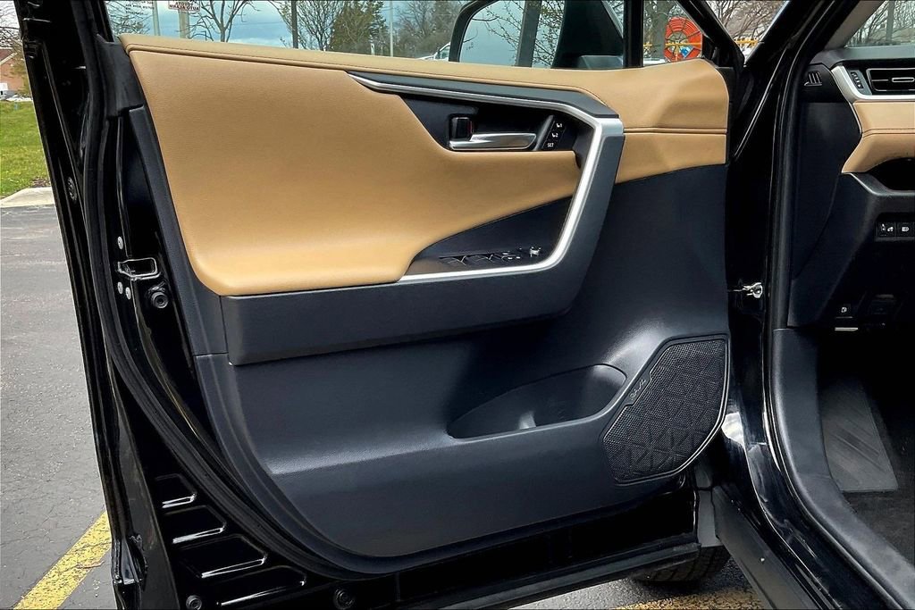 Used 2019 Toyota RAV4 Limited AWD/4WD image 26