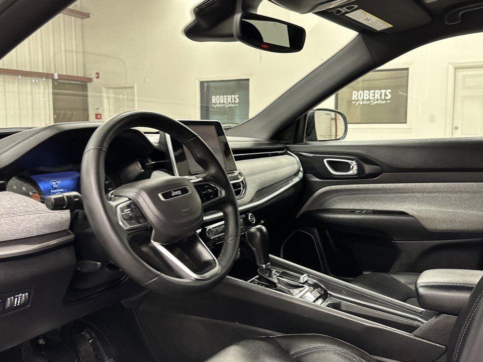 Used 2025 Jeep Compass Latitude w/ Convenience Group image 6