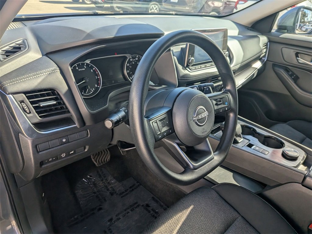 Used 2024 Nissan Rogue SV image 15