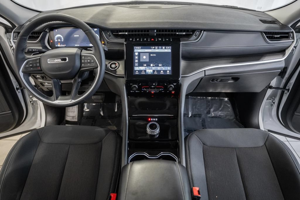 Certified 2023 Jeep Grand Cherokee Laredo w/ Luxury Tech Group I AWD/4WD image 18