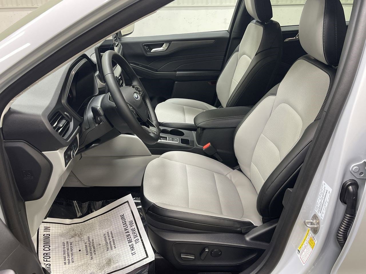 New 2025 Ford Escape SE image 21