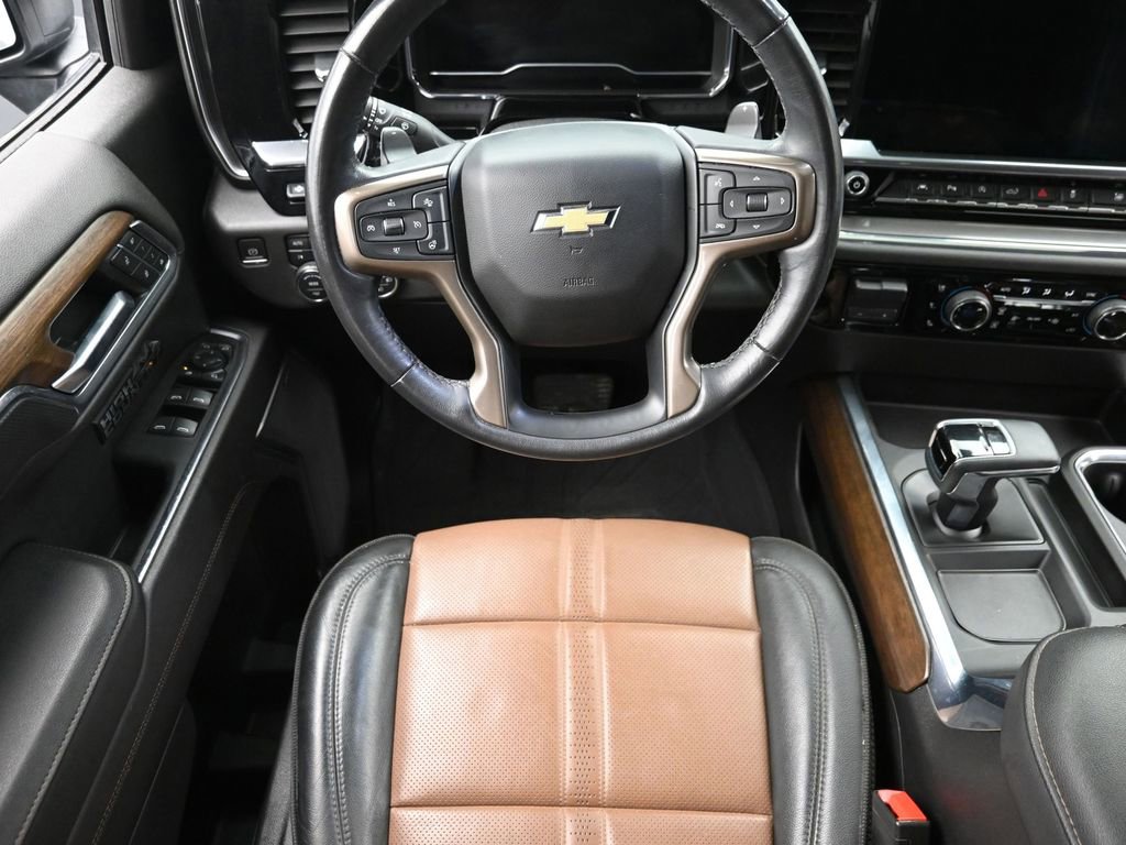Used 2023 Chevrolet Silverado 1500 High Country w/ High Country Premium Package AWD/4WD image 11
