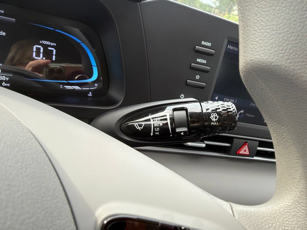 New 2026 Hyundai Elantra SE FWD image 32