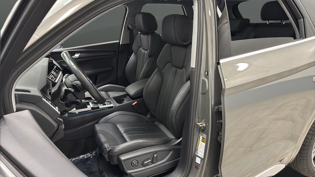 Used 2025 Audi Q5 e Premium Plus w/ Premium Plus Package AWD/4WD image 9