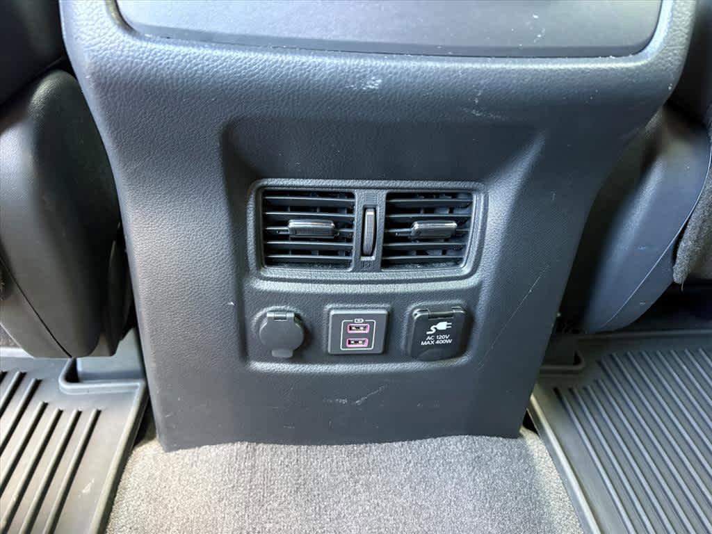 Used 2021 Nissan Titan PRO-4X w/ Pro-4x Utility Package AWD/4WD image 10