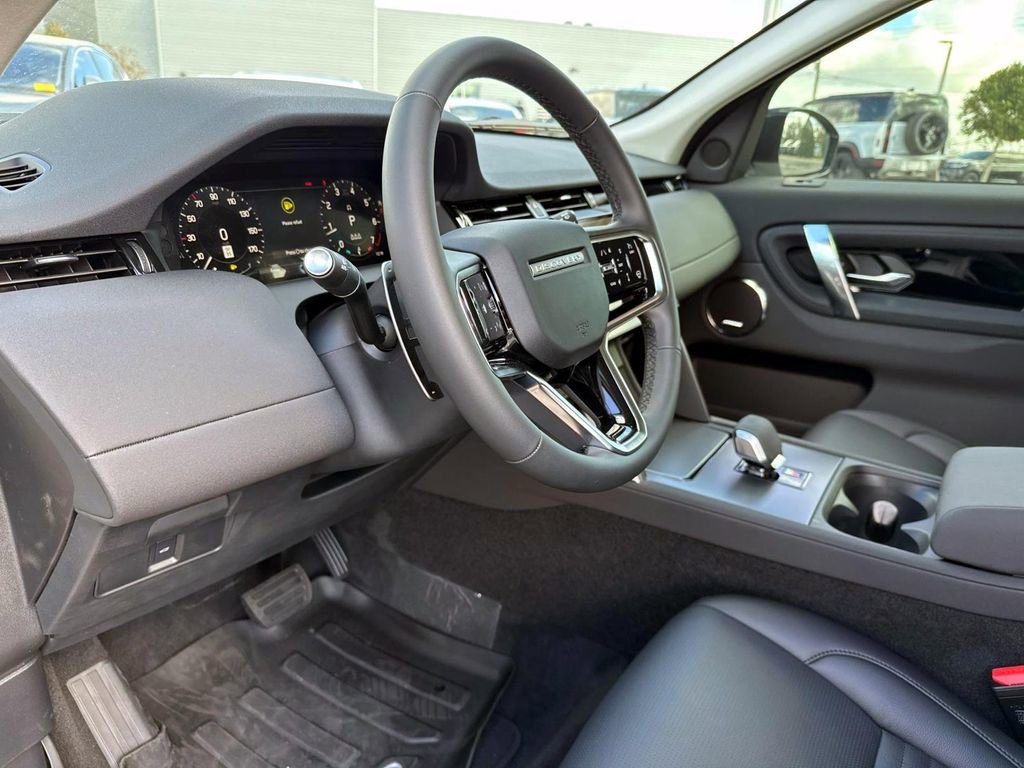 Used 2025 Land Rover Discovery Sport S image 22