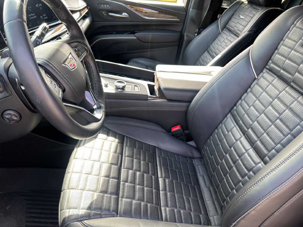 Used 2024 Cadillac Escalade ESV Sport Platinum w/ LPO, ONYX Package AWD/4WD image 11
