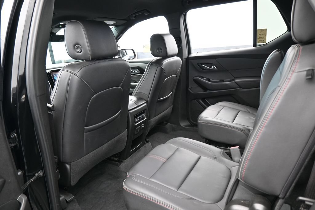 Used 2023 Chevrolet Traverse RS FWD image 42