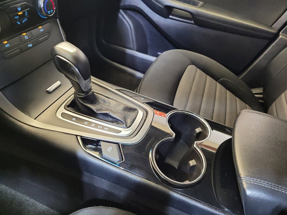 Used 2018 Ford Edge SE image 26