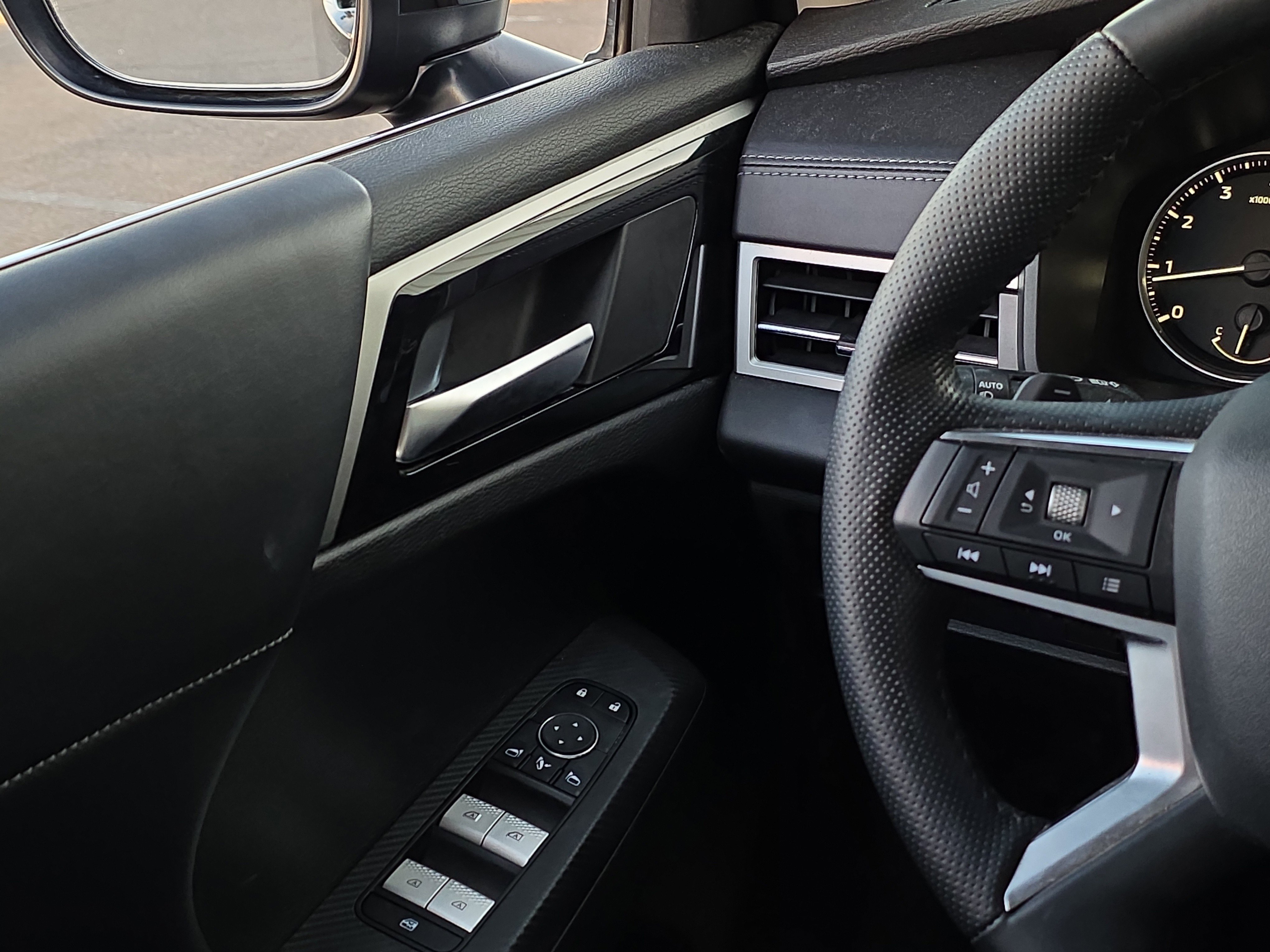 Used 2024 Mitsubishi Outlander SE image 20