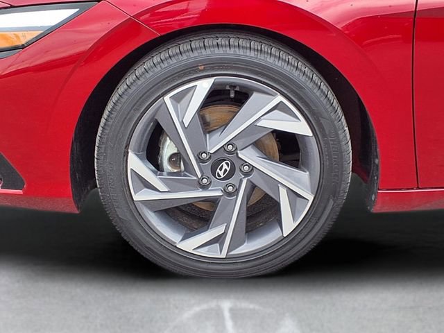 Certified 2025 Hyundai Elantra SEL FWD image 11