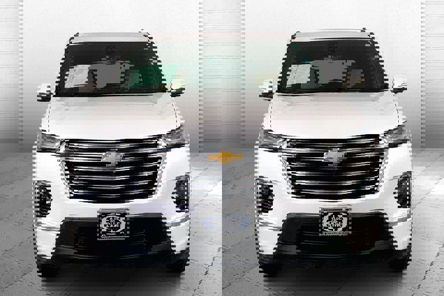 Used 2023 Chevrolet Traverse Premier image 2