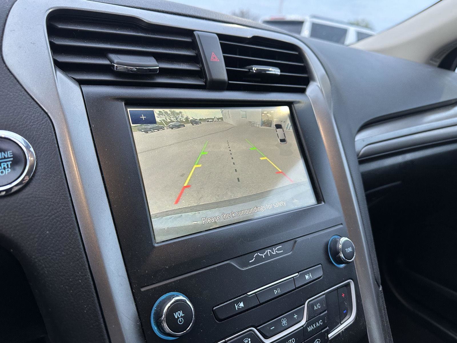 Used 2020 Ford Fusion SE FWD image 29