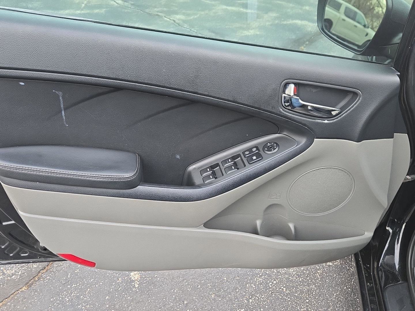 Used 2014 Kia Forte LX image 12