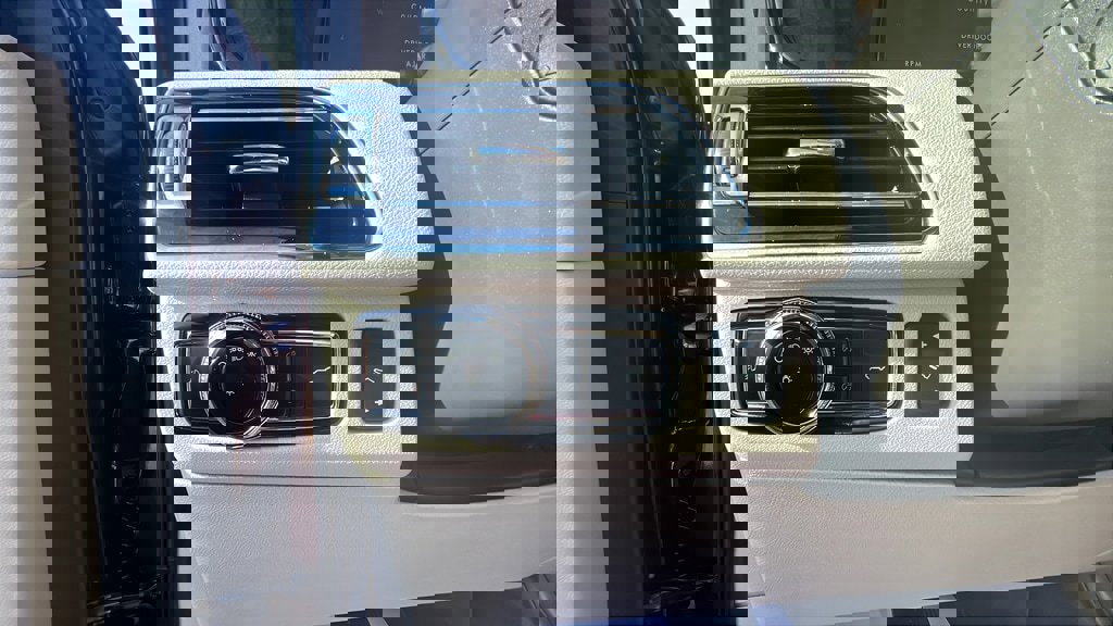 Used 2020 Lincoln Navigator Reserve w/ Luxury Package image 16