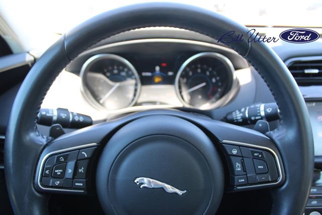 Used 2017 Jaguar XE Premium image 25