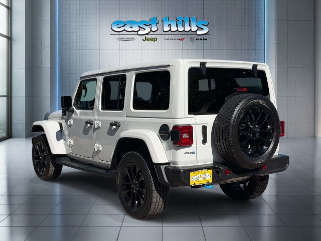 Used 2023 Jeep Wrangler Unlimited Sahara w/ Cold Weather Group AWD/4WD image 5
