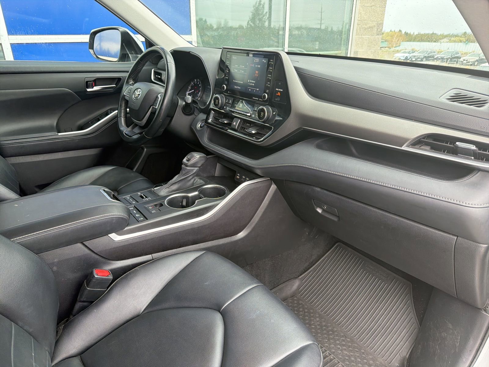 Used 2022 Toyota Highlander XLE AWD/4WD image 27