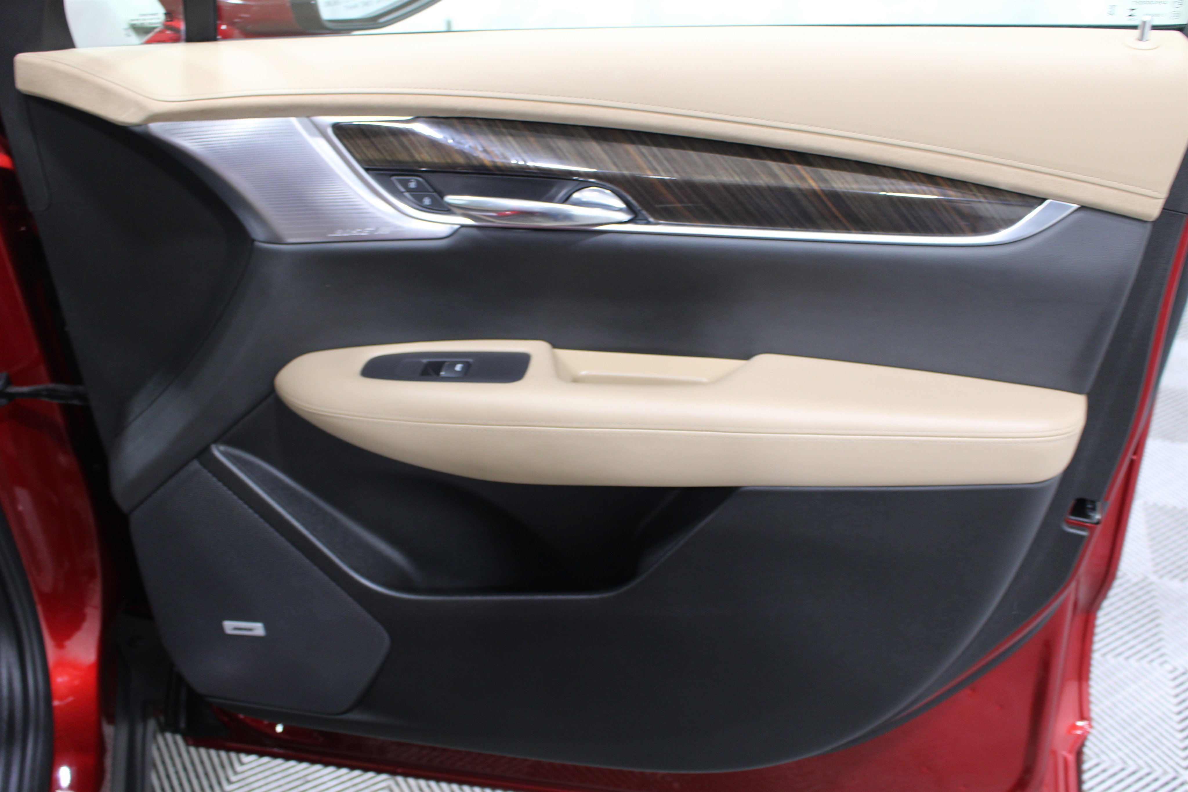 Certified 2025 Cadillac XT6 Premium Luxury w/ Platinum Package image 32