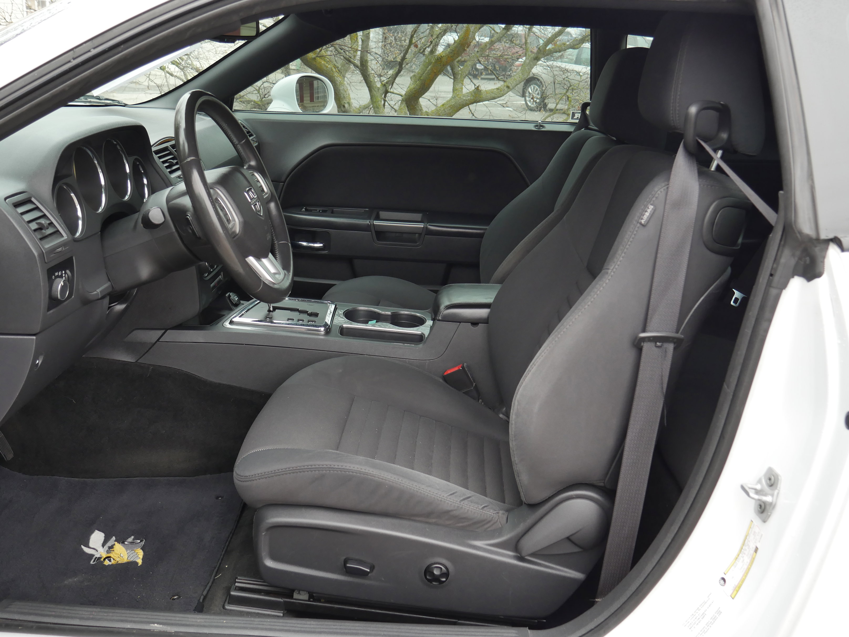 Used 2013 Dodge Challenger SXT image 3