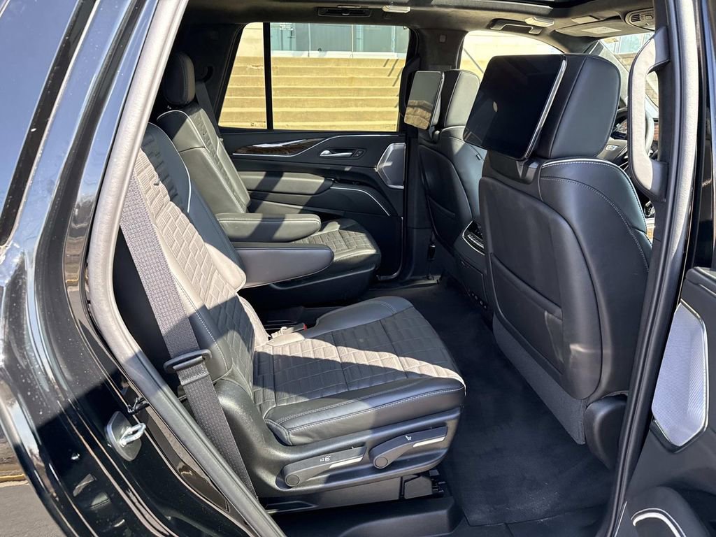 Used 2024 Cadillac Escalade Sport Platinum w/ LPO, ONYX Package image 13