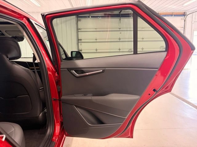 Used 2023 Kia Niro EX Touring FWD image 8