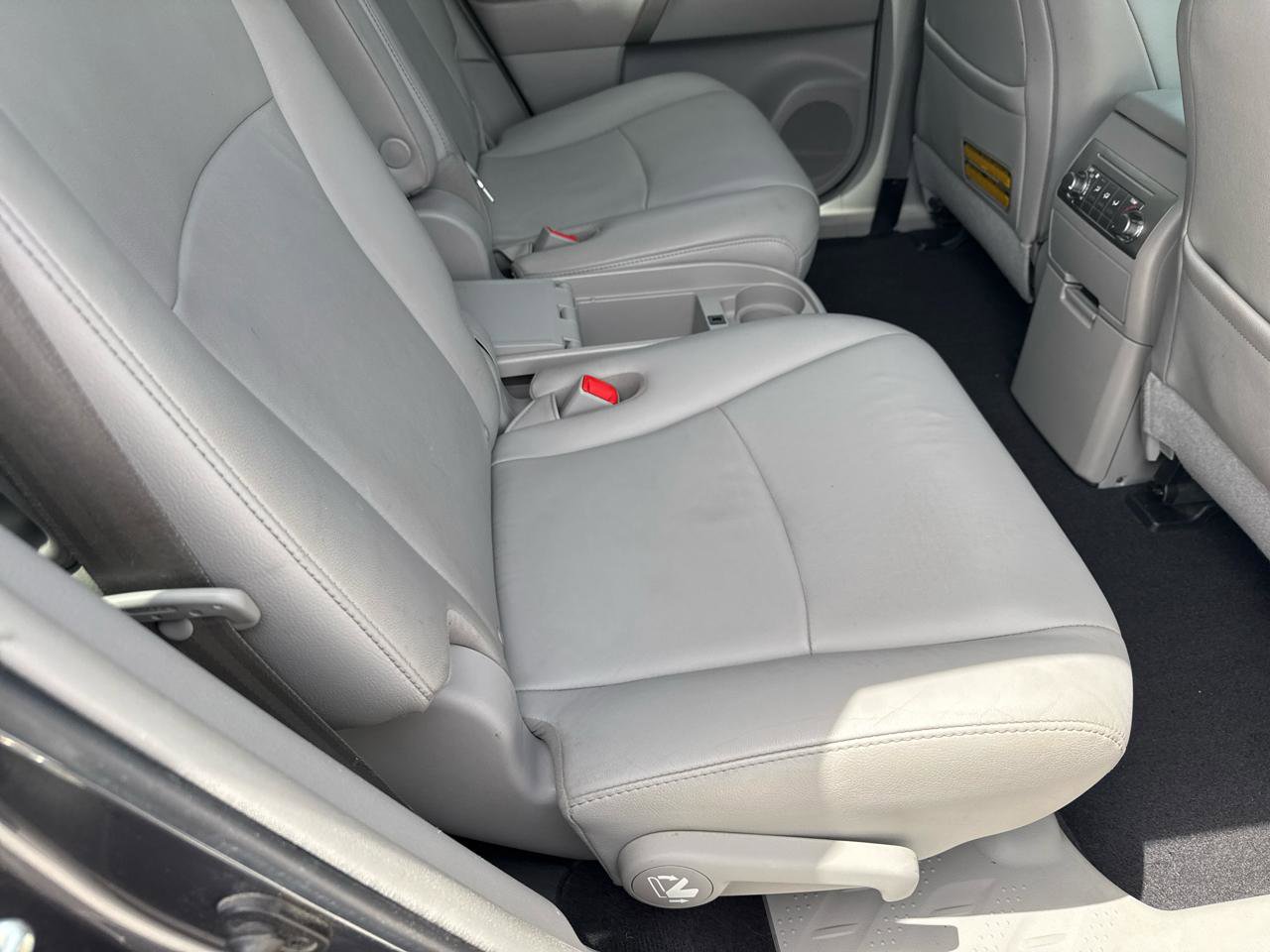 Used 2012 Toyota Highlander SE FWD image 52