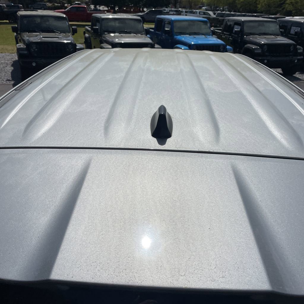 Used 2023 Toyota Highlander L image 12