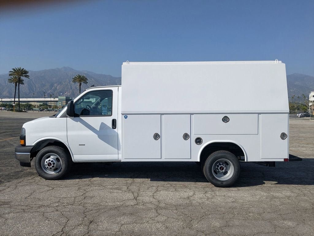 New 2026 GMC Savana 3500 w/ Power Convenience Package RWD image 9