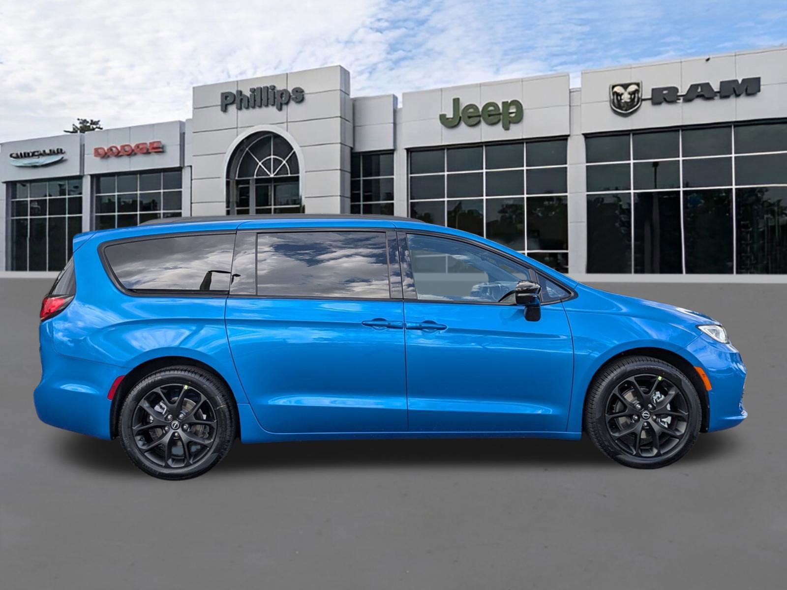 New 2026 Chrysler Pacifica Select FWD image 2